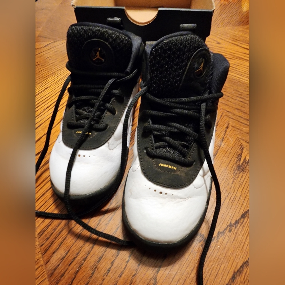 Kids Jordan's Black & White size 10c